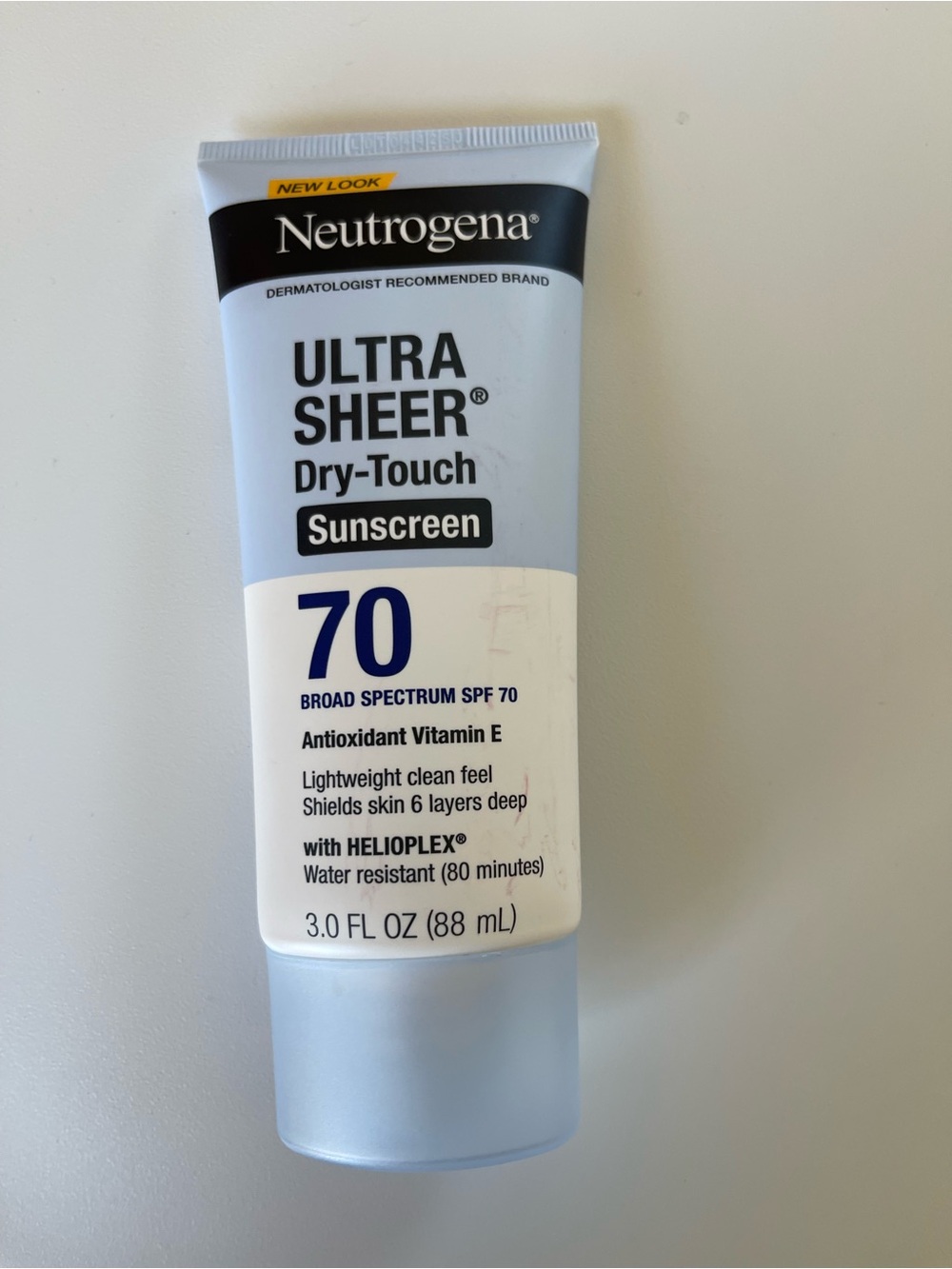 Neutrogena Ultra Sheer Dry-Touch Sunscreen SPF 70 - White/Blue